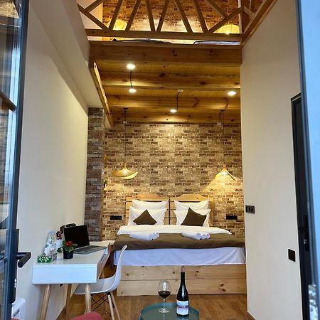 Berkri Gastro Yard & Guest House Yenokavan Exterior foto