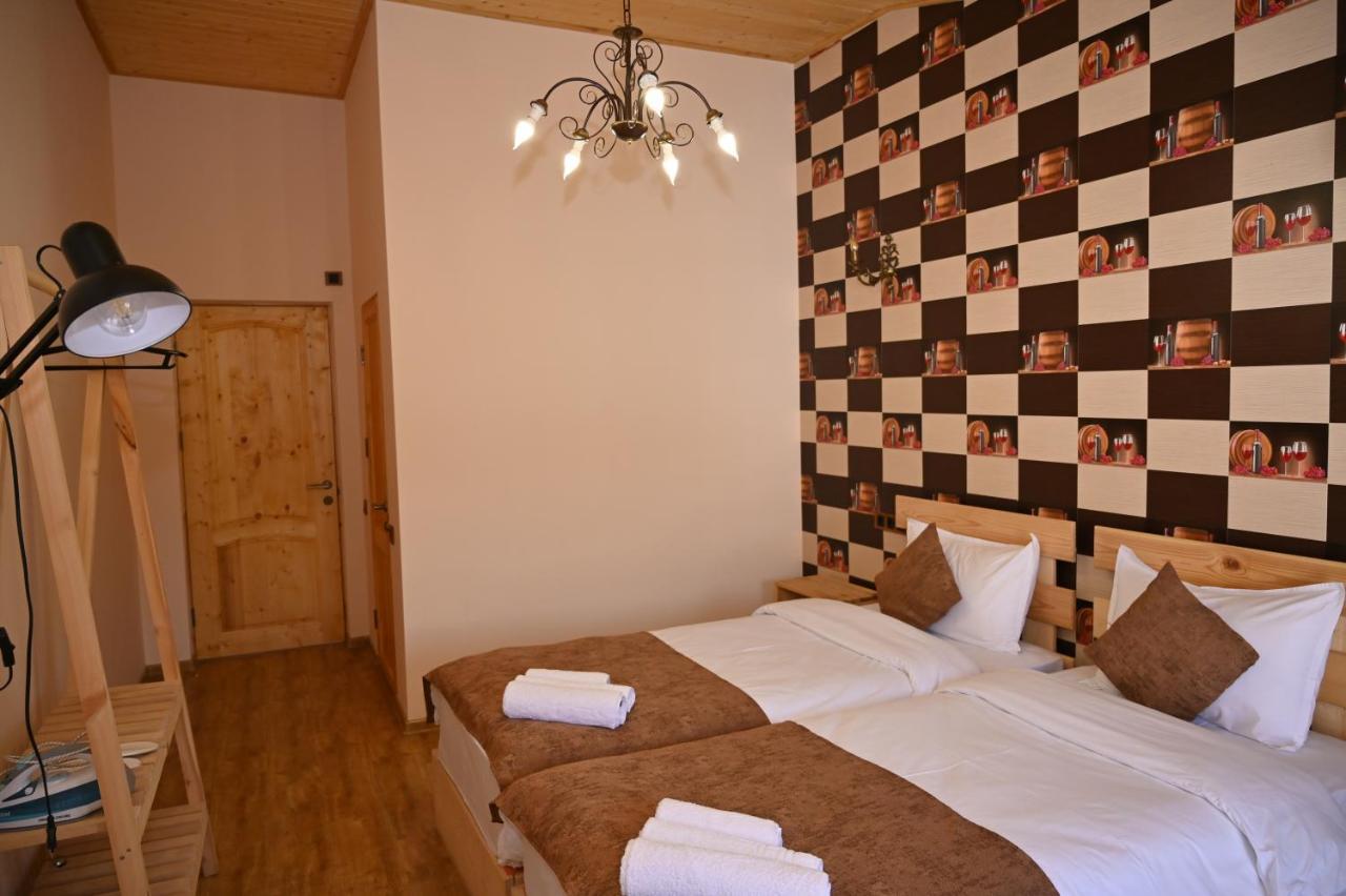 Berkri Gastro Yard & Guest House Yenokavan Exterior foto