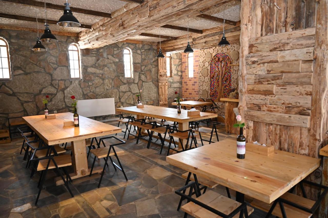 Berkri Gastro Yard & Guest House Yenokavan Exterior foto