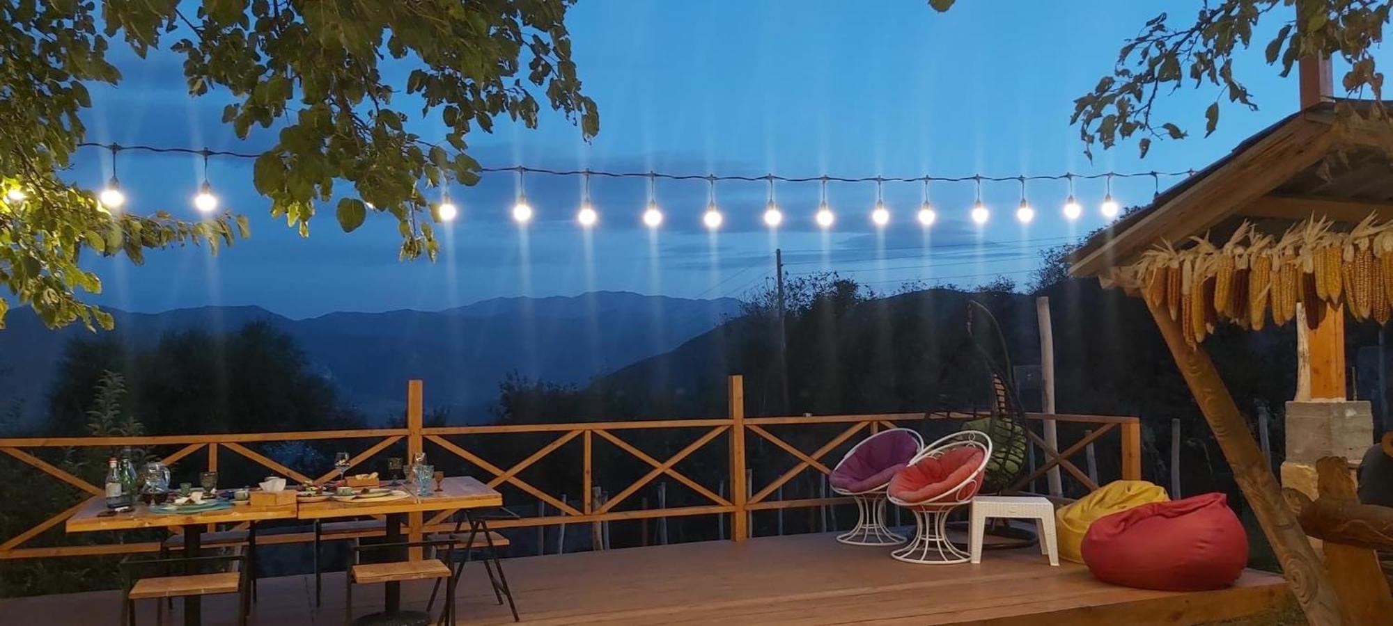 Berkri Gastro Yard & Guest House Yenokavan Exterior foto