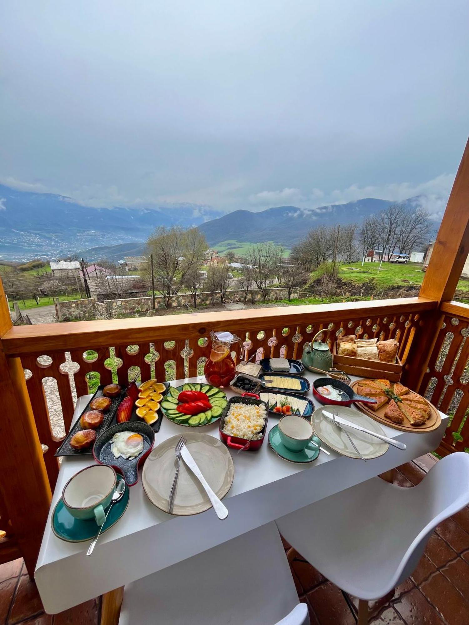 Berkri Gastro Yard & Guest House Yenokavan Exterior foto