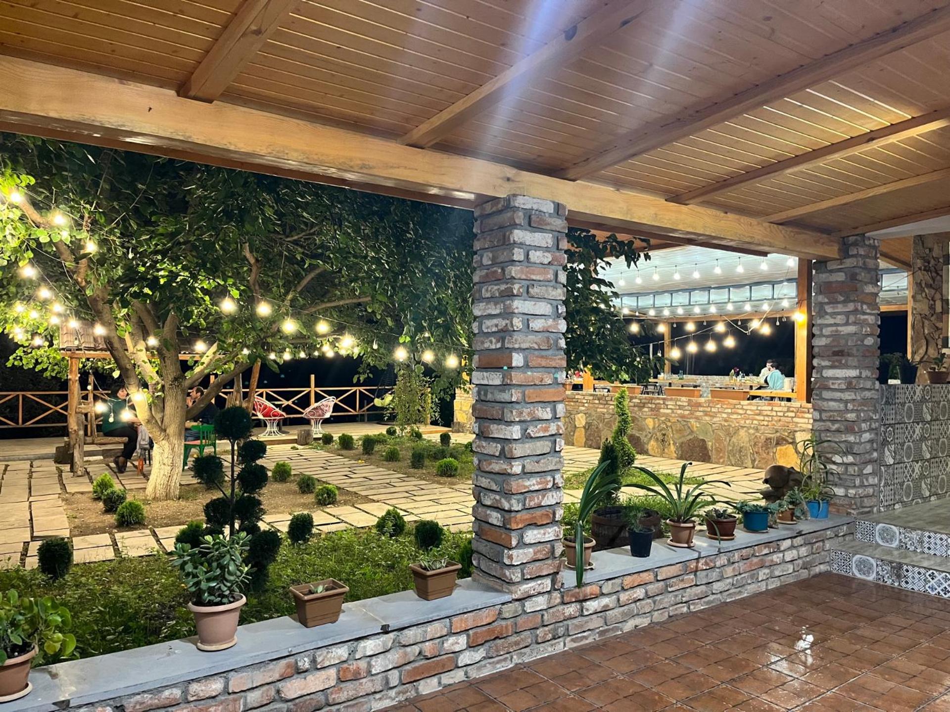 Berkri Gastro Yard & Guest House Yenokavan Exterior foto